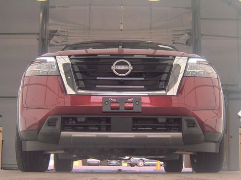 Certified 2024 Nissan Pathfinder SL image 4