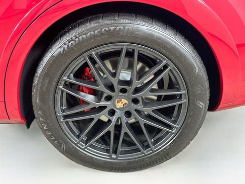 Certified 2025 Porsche Cayenne GTS AWD/4WD image 39