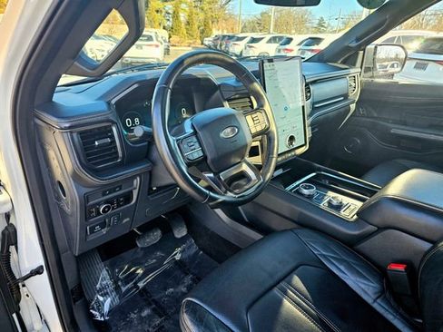 Used 2023 Ford Expedition Platinum image 15