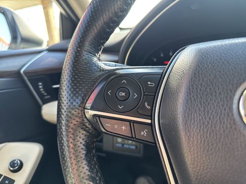 Used 2021 Toyota Avalon XLE image 18