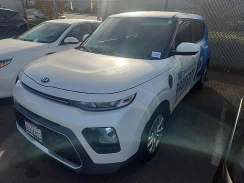 Used 2021 Kia Soul LX image 3