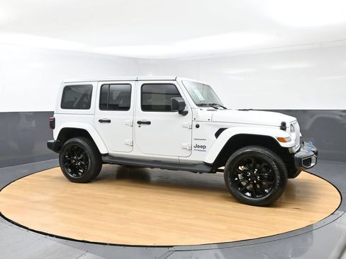 Used 2022 Jeep Wrangler Unlimited Sahara w/ Cold Weather Group AWD/4WD image 5
