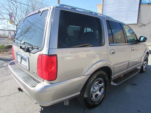 Used 2000 Lincoln Navigator 2WD image 4