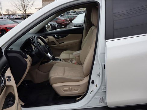 Used 2020 Nissan Rogue SV w/ Premium Package image 15