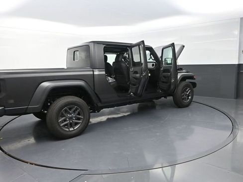 New 2025 Jeep Gladiator Sport image 33
