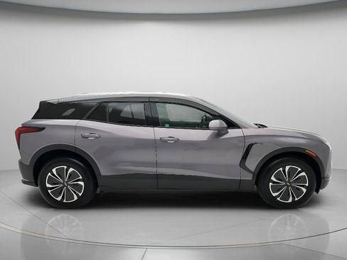Used 2025 Chevrolet Blazer EV LT AWD/4WD image 2