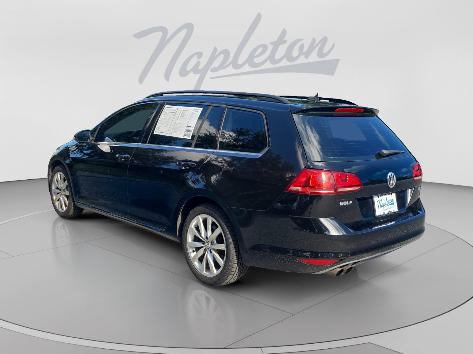 Used 2017 Volkswagen Golf SE FWD image 3