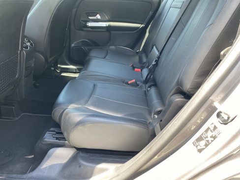 Used 2022 Mercedes-Benz GLB 250 4MATIC image 13