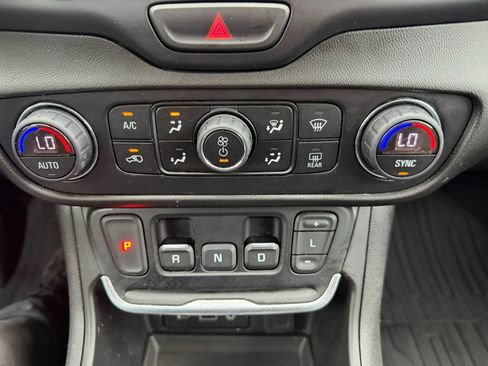 Used 2019 GMC Terrain SLT w/ Preferred Package AWD/4WD image 19