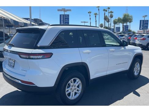 Used 2024 Jeep Grand Cherokee Laredo w/ Luxury Tech Group I AWD/4WD image 5