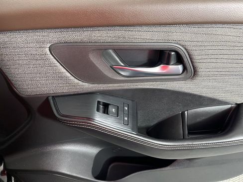 Used 2021 Nissan Rogue SV image 19