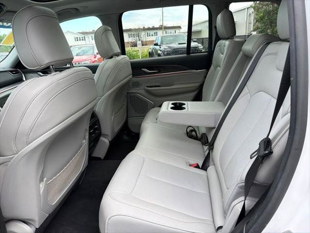 Certified 2023 Jeep Grand Cherokee Overland AWD/4WD image 35