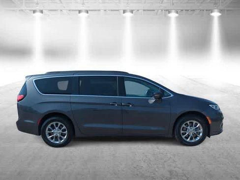 Used 2022 Chrysler Pacifica Touring-L AWD/4WD image 9