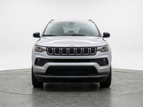 Used 2025 Jeep Compass Latitude image 2