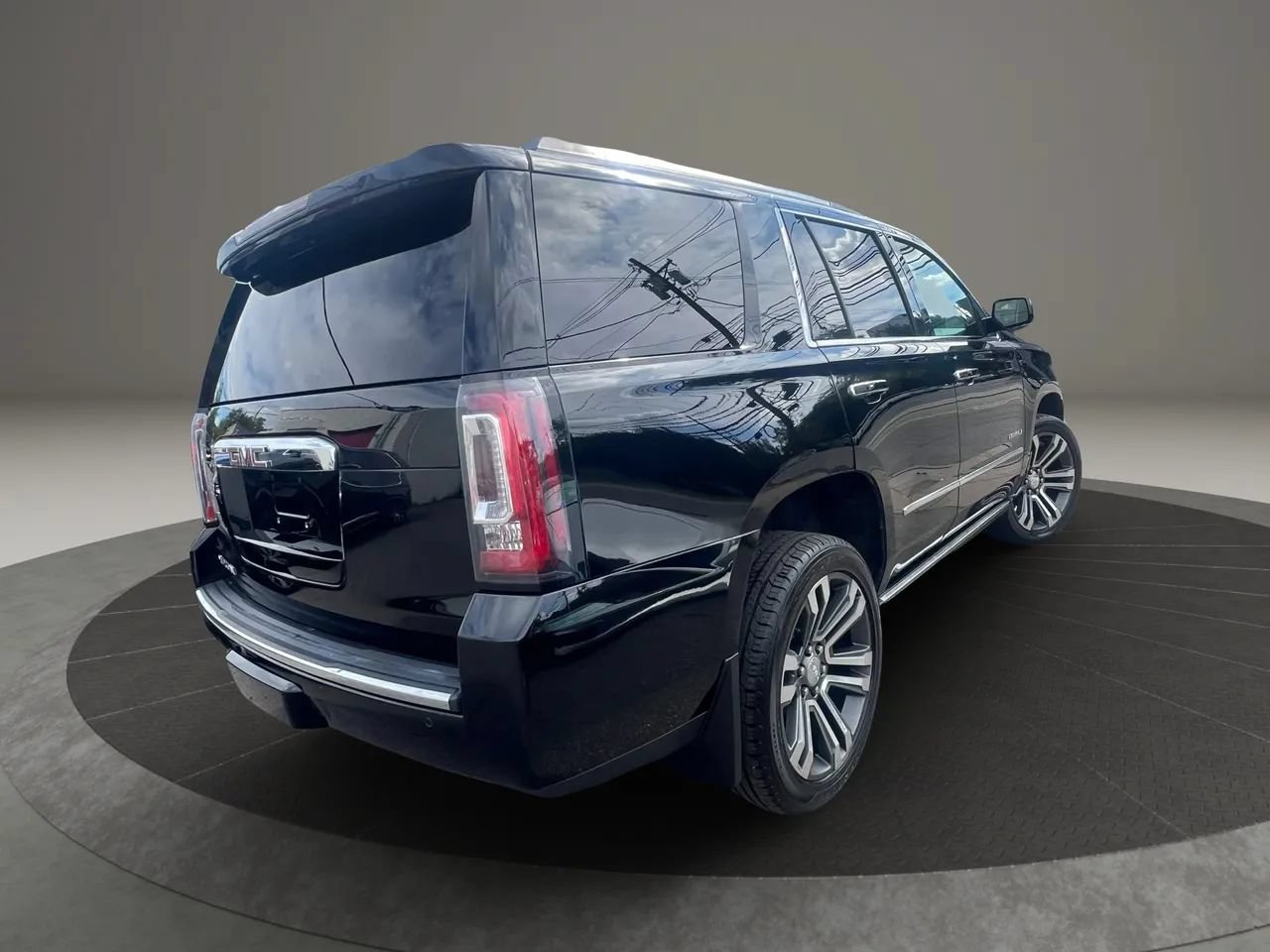 Used 2020 GMC Yukon Denali w/ Denali Premium Package AWD/4WD image 5