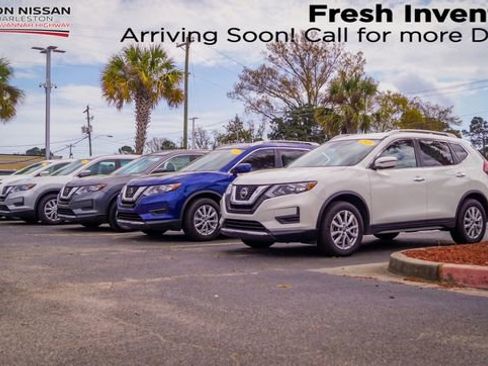 Used 2024 Jeep Grand Cherokee Altitude image 4