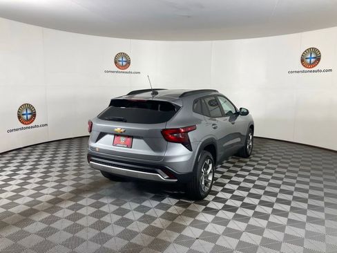 Used 2025 Chevrolet Trax LT w/ Driver Confidence Package image 20