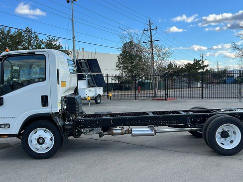 New 2025 Chevrolet Low Cab Forward image 8