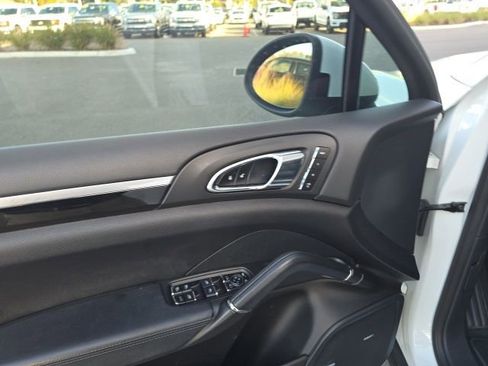Used 2014 Porsche Cayenne S image 9