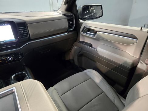 Used 2022 GMC Sierra 1500 SLT w/ SLT Convenience Package AWD/4WD image 11