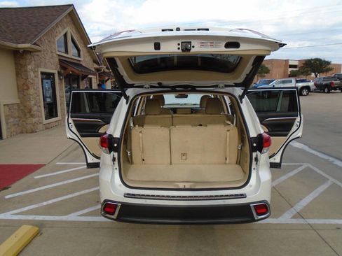 Used 2019 Toyota Highlander FWD V6 image 25