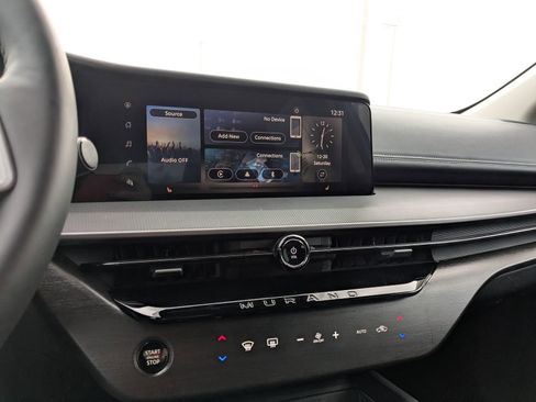 Used 2025 Nissan Murano SV image 18