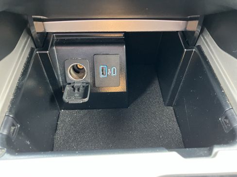 Used 2022 Ford Explorer XLT w/ Equipment Group 202A AWD/4WD image 21