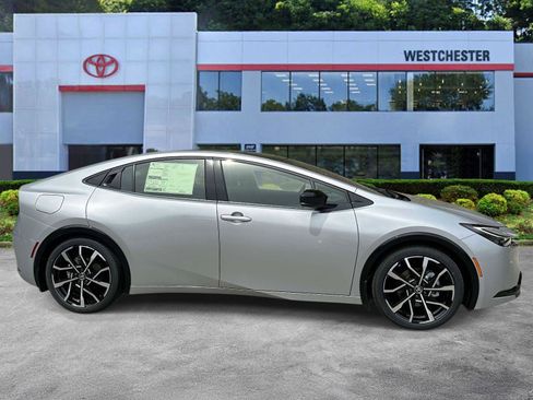 New 2026 Toyota Prius Plug-In Hybrid FWD image 2