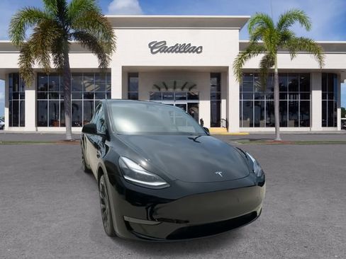 Used 2024 Tesla Model Y Long Range RWD image 3