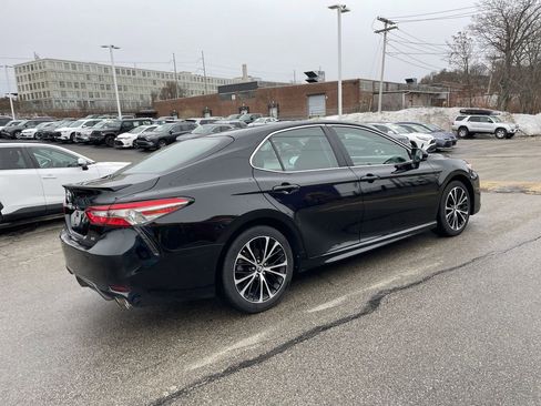 Used 2018 Toyota Camry SE w/ Moonroof Package image 8
