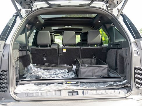 New 2025 Land Rover Discovery S image 25