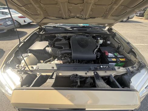 Used 2016 Toyota Tacoma SR5 w/ Towing Package image 23