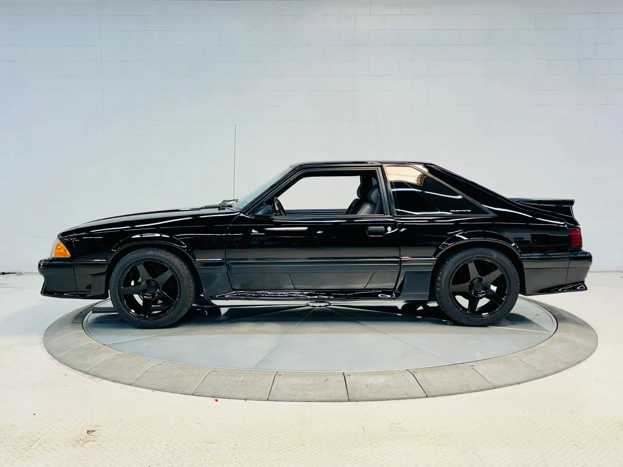 Used 1987 Ford Mustang GT RWD image 2