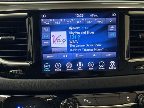 Used 2018 Chrysler Pacifica Touring Plus FWD image 21
