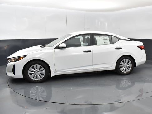 Used 2025 Nissan Sentra S image 4