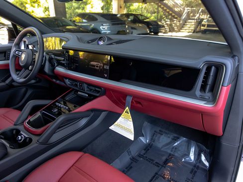 New 2026 Porsche Cayenne S image 57