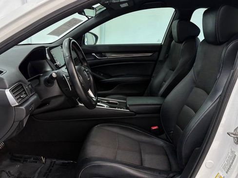 Used 2018 Honda Accord Sport image 11