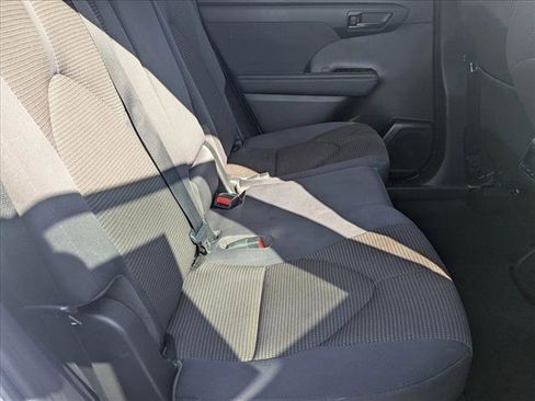 Used 2023 Toyota Highlander LE image 19