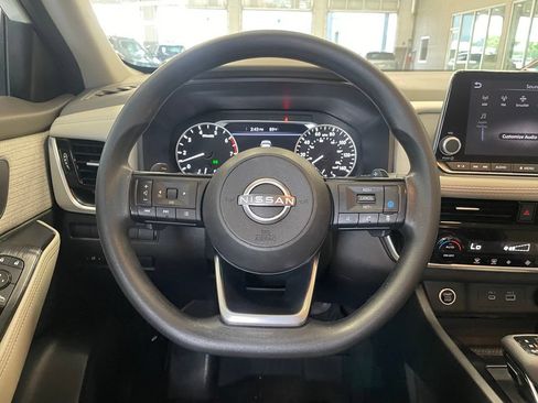 Used 2023 Nissan Rogue SV FWD image 13