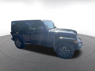Used 2025 Jeep Wrangler Sahara AWD/4WD video 2