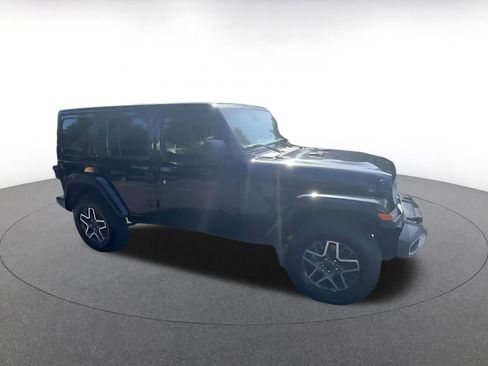 Used 2025 Jeep Wrangler Sahara AWD/4WD image 2