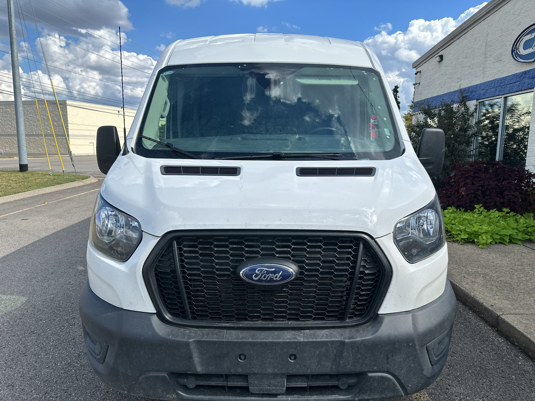 Used 2025 Ford Transit 250 148 Medium Roof RWD image 9