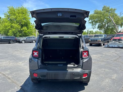 Used 2018 Jeep Renegade Latitude w/ Advanced Technology Group FWD image 16