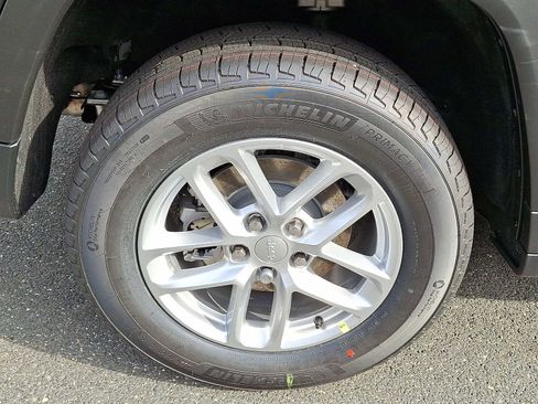 New 2025 Jeep Grand Cherokee Laredo X image 5