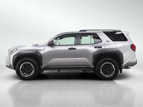 Used 2025 Toyota 4Runner TRD Off-Road Premium AWD/4WD image 2