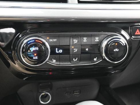 Used 2025 Chevrolet Trax ACTIV FWD image 20