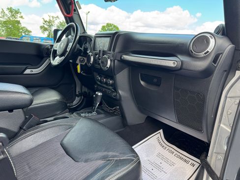 Used 2013 Jeep Wrangler Unlimited Sport AWD/4WD image 17