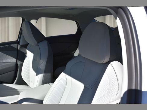 New 2026 Hyundai Elantra Limited image 28