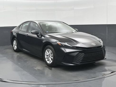 Used 2025 Toyota Camry LE FWD image 1