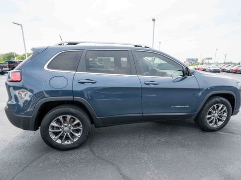 Used 2019 Jeep Cherokee Latitude Plus w/ Cold Weather Group AWD/4WD image 6